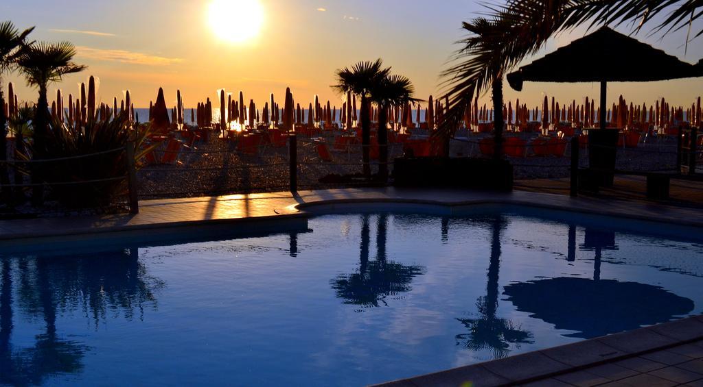 Hotel Paradise Fano Extérieur photo