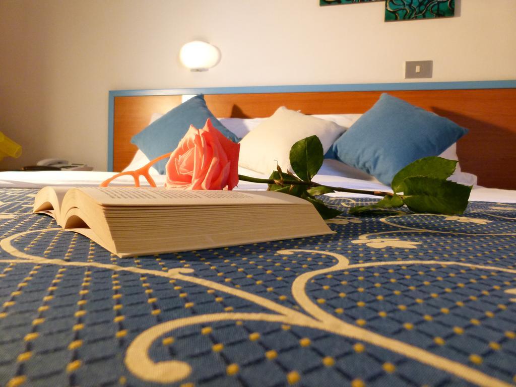 Hotel Paradise Fano Extérieur photo