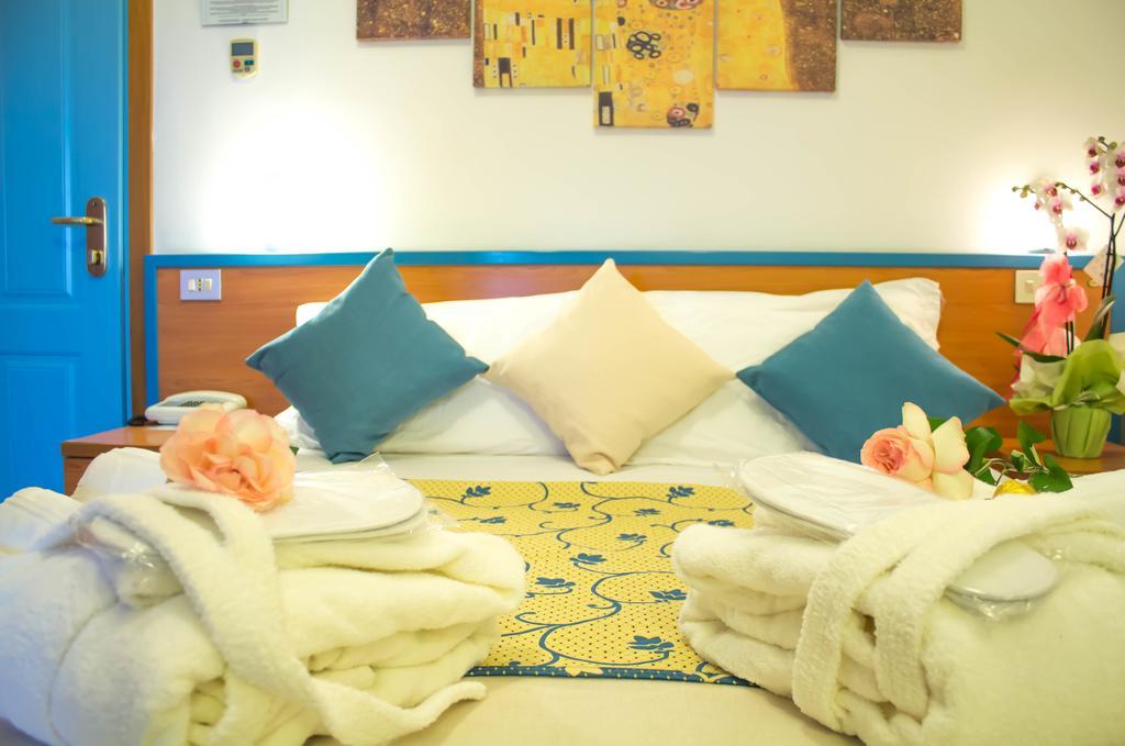 Hotel Paradise Fano Extérieur photo
