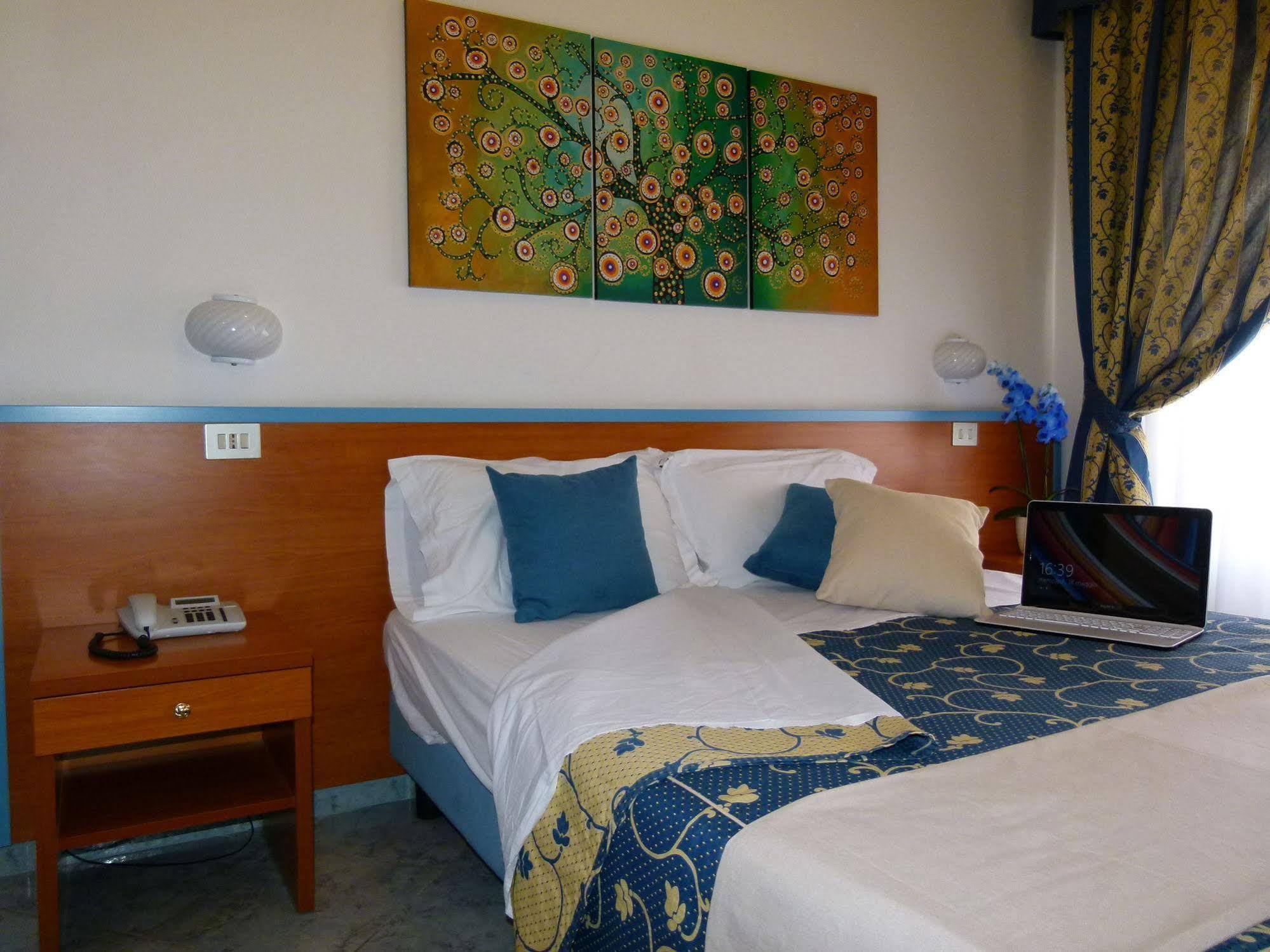 Hotel Paradise Fano Extérieur photo